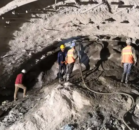 金阳拱顶带模注浆料的施工流程及注意事项